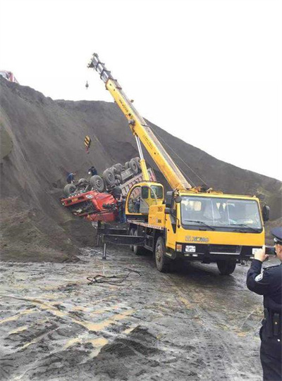 东兴区上犹道路救援